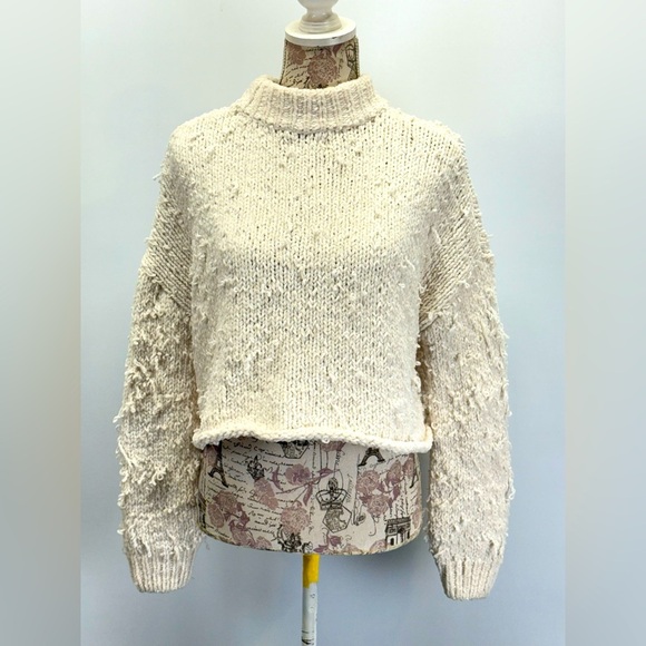 URBAN OUTFITTERS Ivory MILO Chenille distressed crop Sweater size M/L - Picture 3 of 14